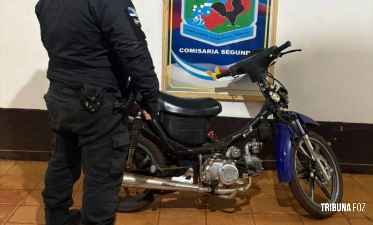 Policia recupera moto roubada durante a madrugada em Puerto Iguazu Policia recupera moto roubada durante a madrugada em Puerto Iguazu