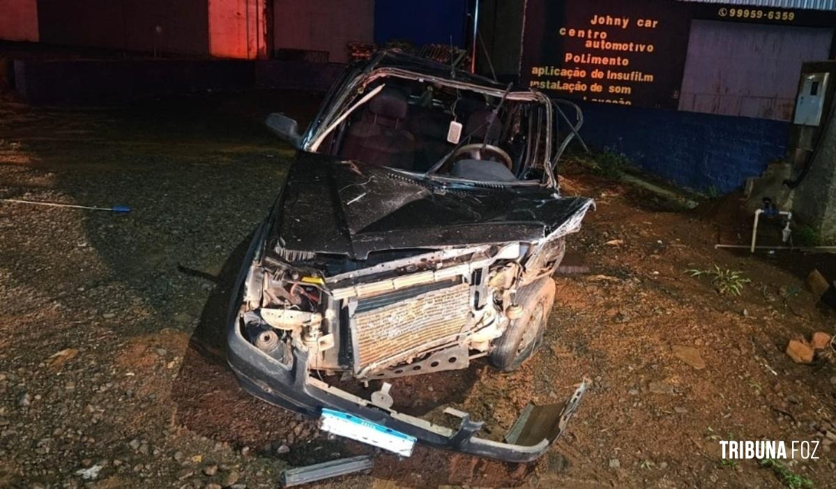Veículo capota e despenca de viaduto na BR-277 em São Miguel do Iguaçu Veículo capota e despenca de viaduto na BR-277 em São Miguel do Iguaçu