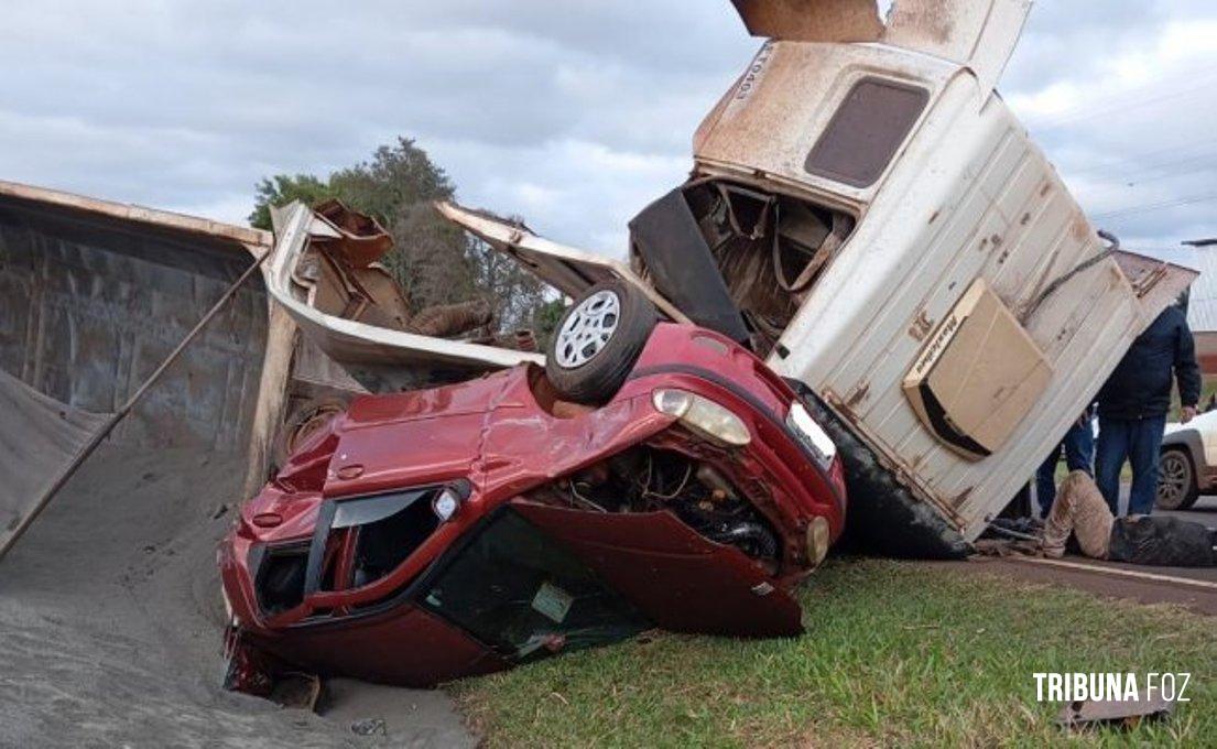 Cinco vitimas feridas após tombamento de caminhão, seguido de colisão frontal em São Miguel do Iguaçu Cinco vitimas feridas após tombamento de caminhão, seguido de colisão frontal em São Miguel do Iguaçu