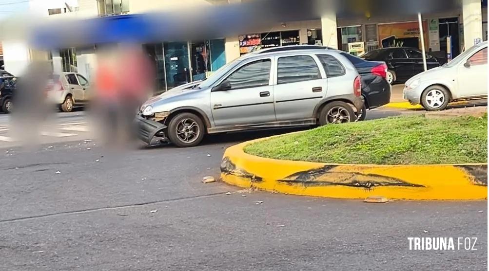 Colisão entre dois veículos é registrado no centro da cidade de Marechal Cândido Rondon Colisão entre dois veículos é registrado no centro da cidade de Marechal Cândido Rondon
