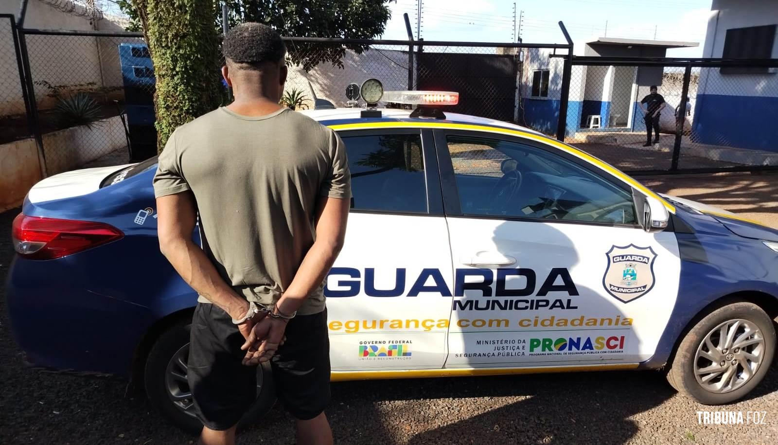 Guarda Municipal cumpre mandado de prisão no centro de Foz do Iguaçu