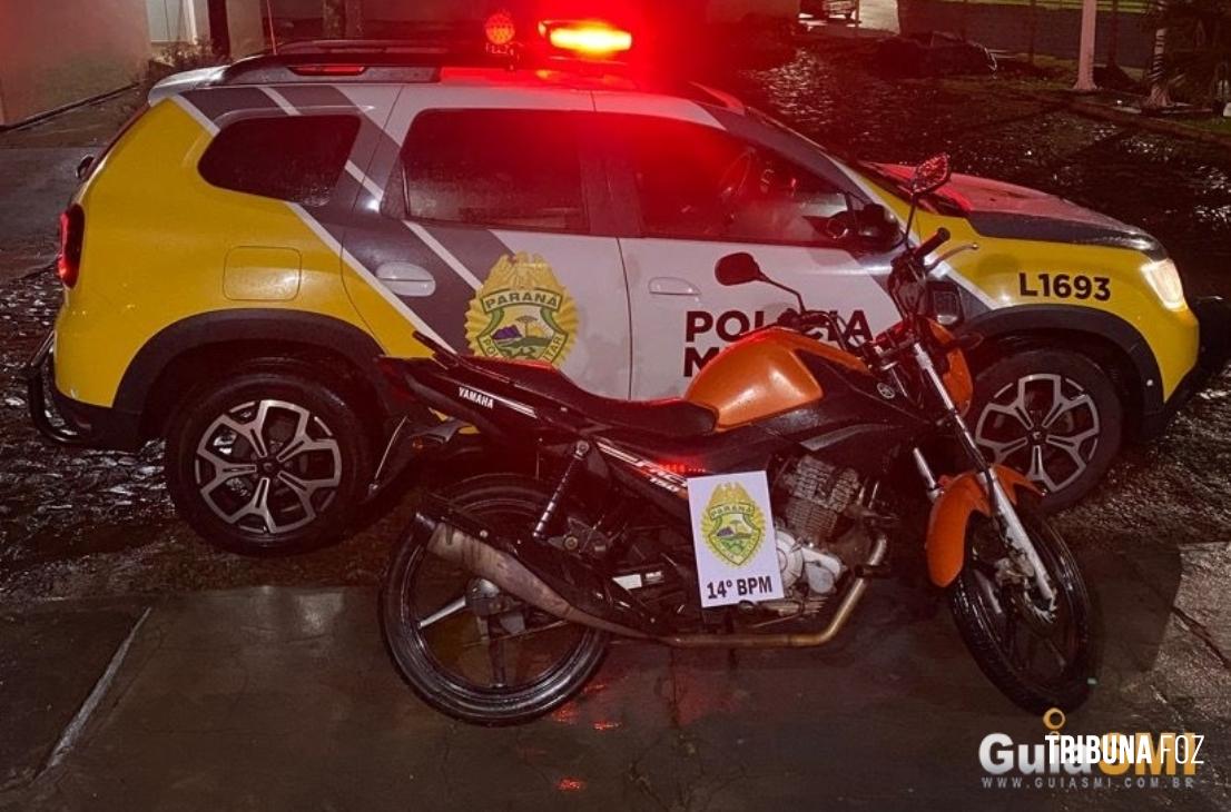 Menor flagrado pilotando moto e passageiro com droga são encaminhados à DP em Medianeira Menor flagrado pilotando moto e passageiro com droga são encaminhados à DP em Medianeira