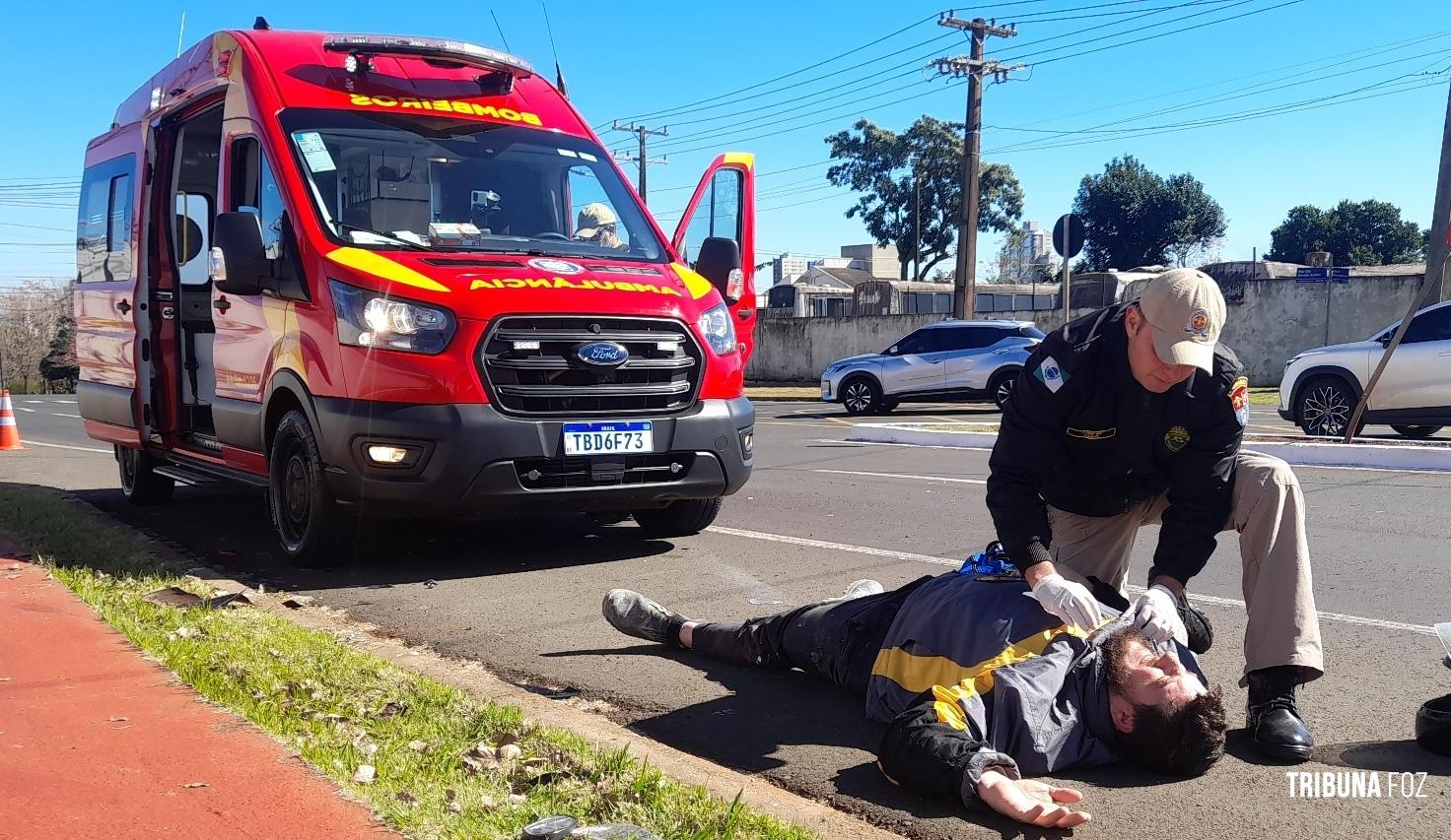 Motociclista é socorrido pelo Siate após colisão na Av. Felipe Wandscheer Motociclista é socorrido pelo Siate após colisão na Av. Felipe Wandscheer