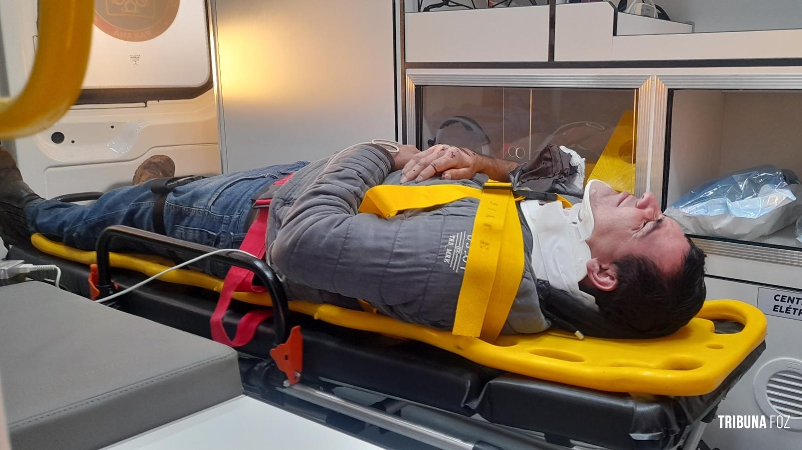 Motociclista é socorrido pelo Siate após colisão na Rua Osvaldo Goch