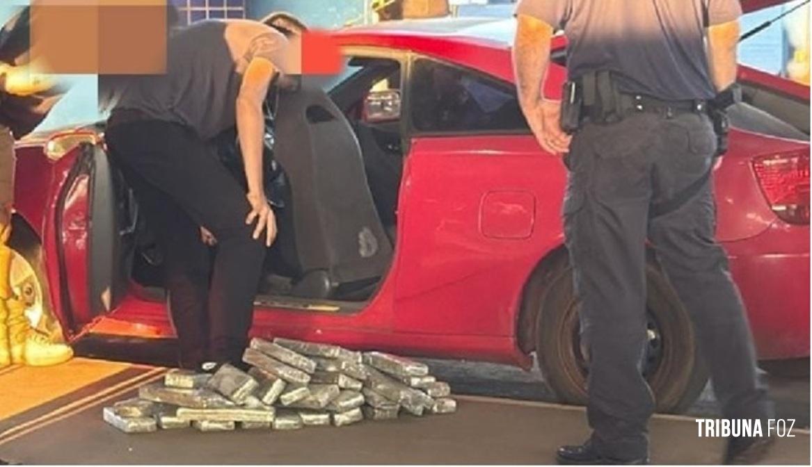 Mulher tenta entrar no Brasil com bebê no carro e 105 Kg de maconha Mulher tenta entrar no Brasil com bebê no carro e 105 Kg de maconha