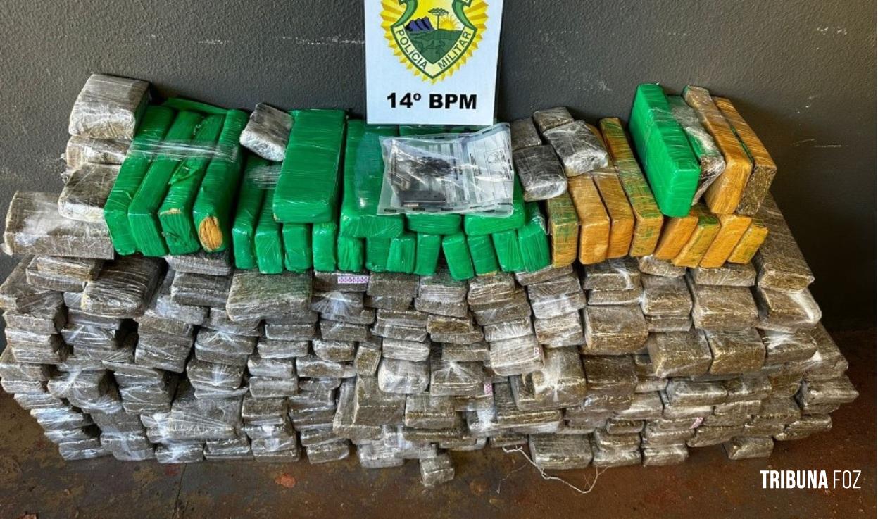 PM prende condutor e apreende 159,9 Kg de maconha e arma de fogo após perseguição policial no centro de Foz do Iguaçu PM prende condutor e apreende 159,9 Kg de maconha e arma de fogo após perseguição policial no centro de Foz do Iguaçu