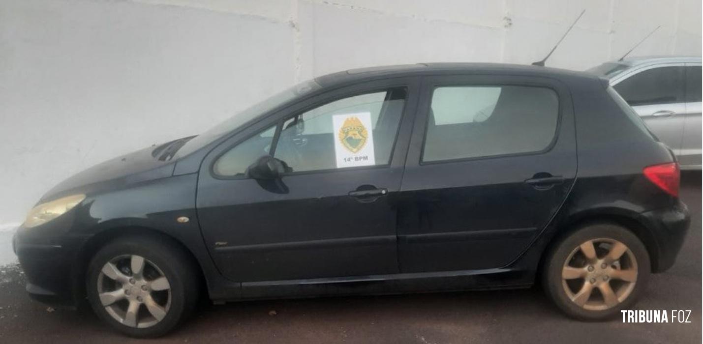 Polícia Militar recupera veículo roubado na região central de Foz do Iguaçu Polícia Militar recupera veículo roubado na região central de Foz do Iguaçu