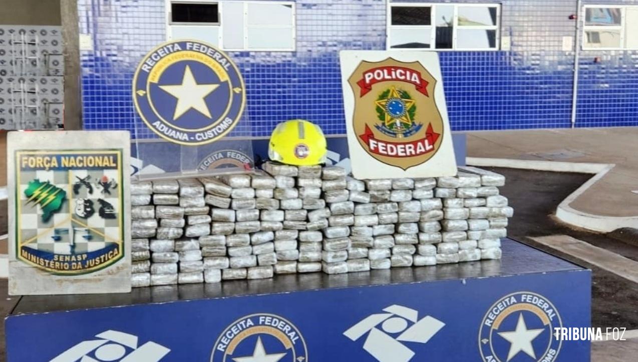 Receita Federal apreende 115 Kg de maconha em fundo falso de veiculo na Ponte da Amizade Receita Federal apreende 115 Kg de maconha em fundo falso de veiculo na Ponte da Amizade