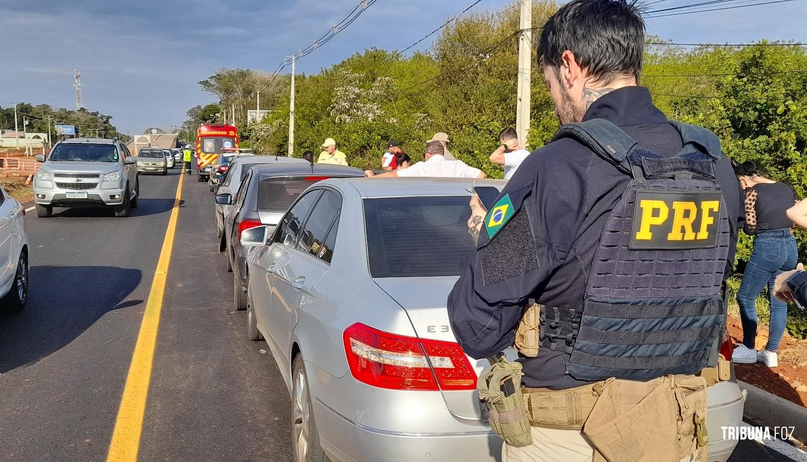 Siate socorre quatro vítimas após engavetamento de quatro veículos na Av. das Cataratas Siate socorre quatro vítimas após engavetamento de quatro veículos na Av. das Cataratas