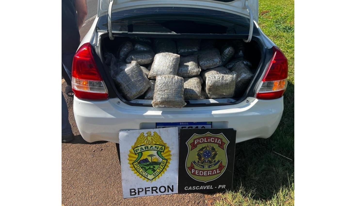 BPFRON e Policia Federal prendem mulher com 137,4 Kg de maconha na BR-277 em Santa Tereza do Oeste BPFRON e Policia Federal prendem mulher com 137,4 Kg de maconha na BR-277 em Santa Tereza do Oeste