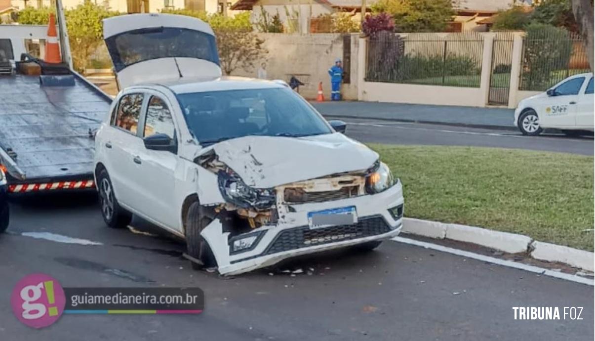 Colisão entre carro e caminhão é registrada na Av. Rio Grande do Sul em Medianeira Colisão entre carro e caminhão é registrada na Av. Rio Grande do Sul em Medianeira