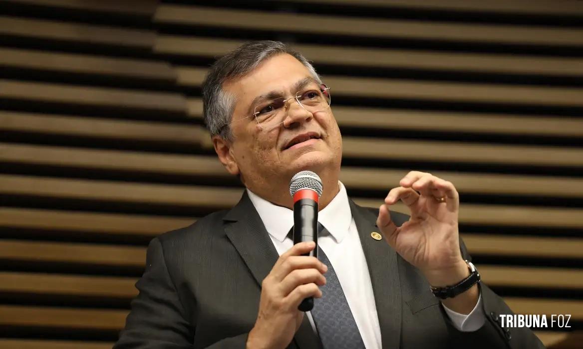Dino rebate EUA e diz que não cabe a embaixadas monitorar Justiça Dino rebate EUA e diz que não cabe a embaixadas monitorar Justiça