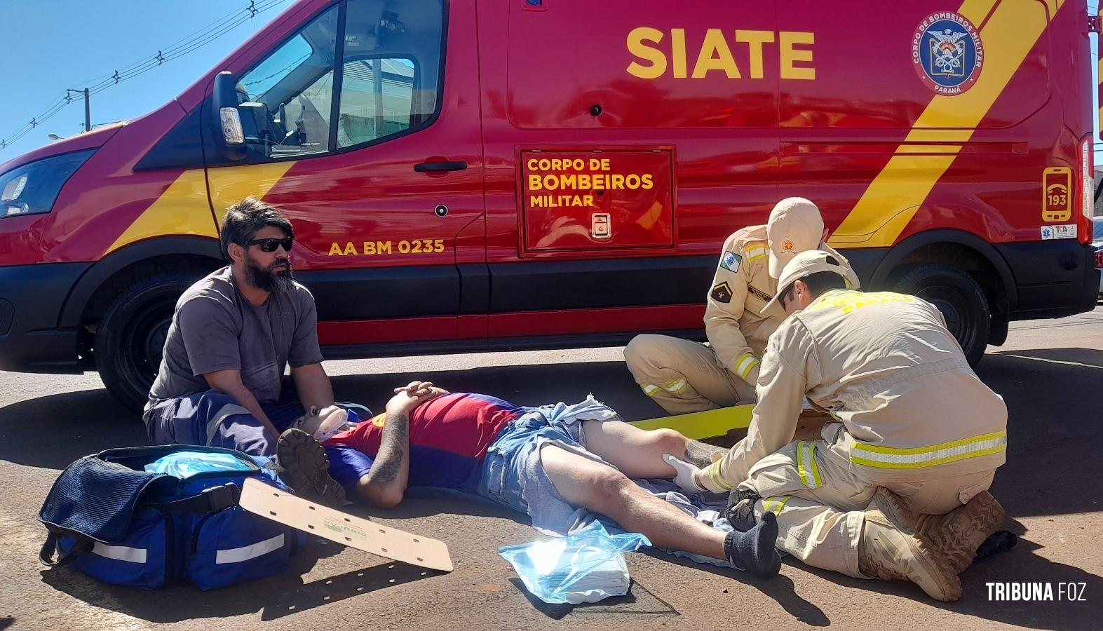 Entregador fica ferido após colisão entre moto e caminhão em Foz do Iguaçu