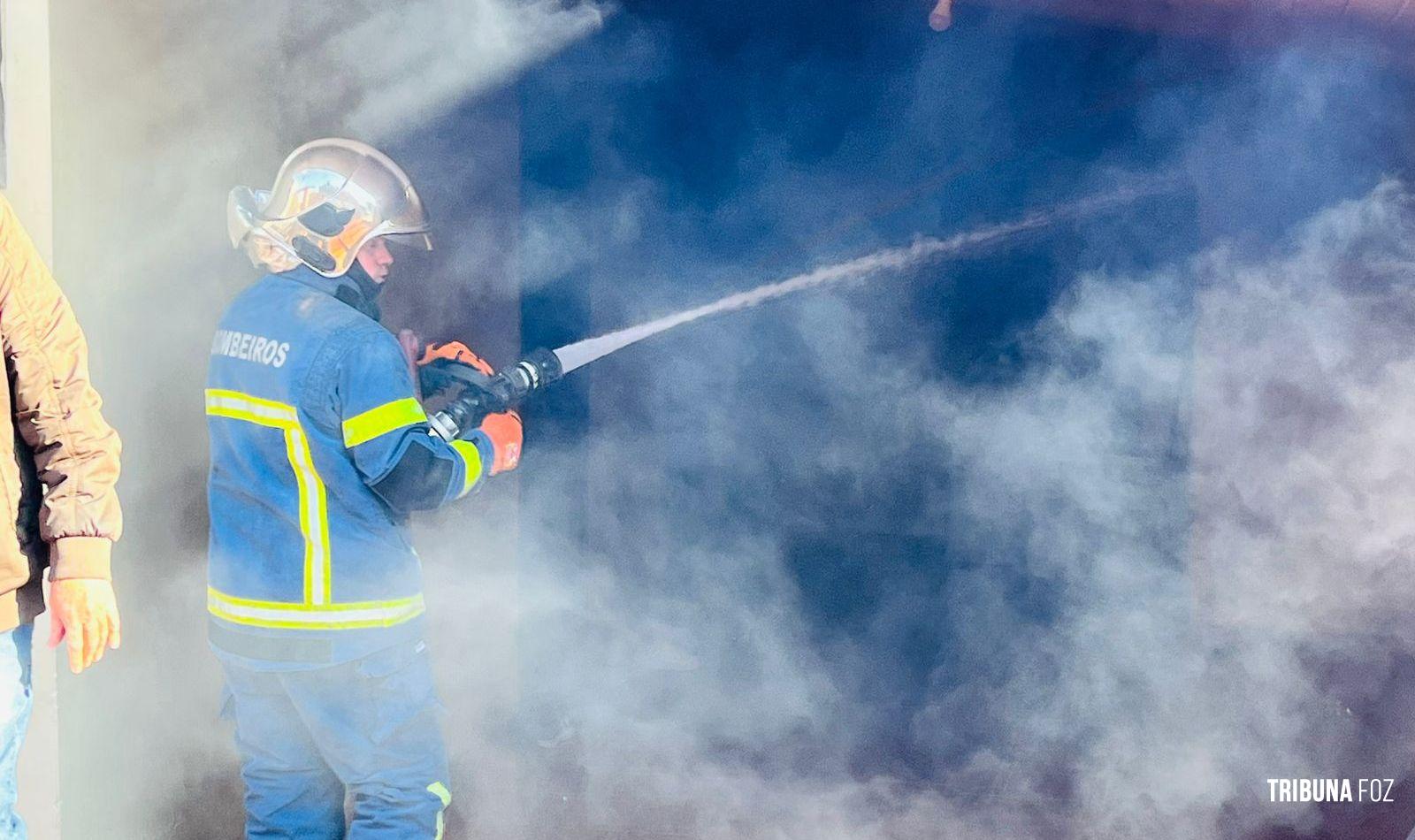 Incêndio atinge residência no Jardim Itália neste sábado
