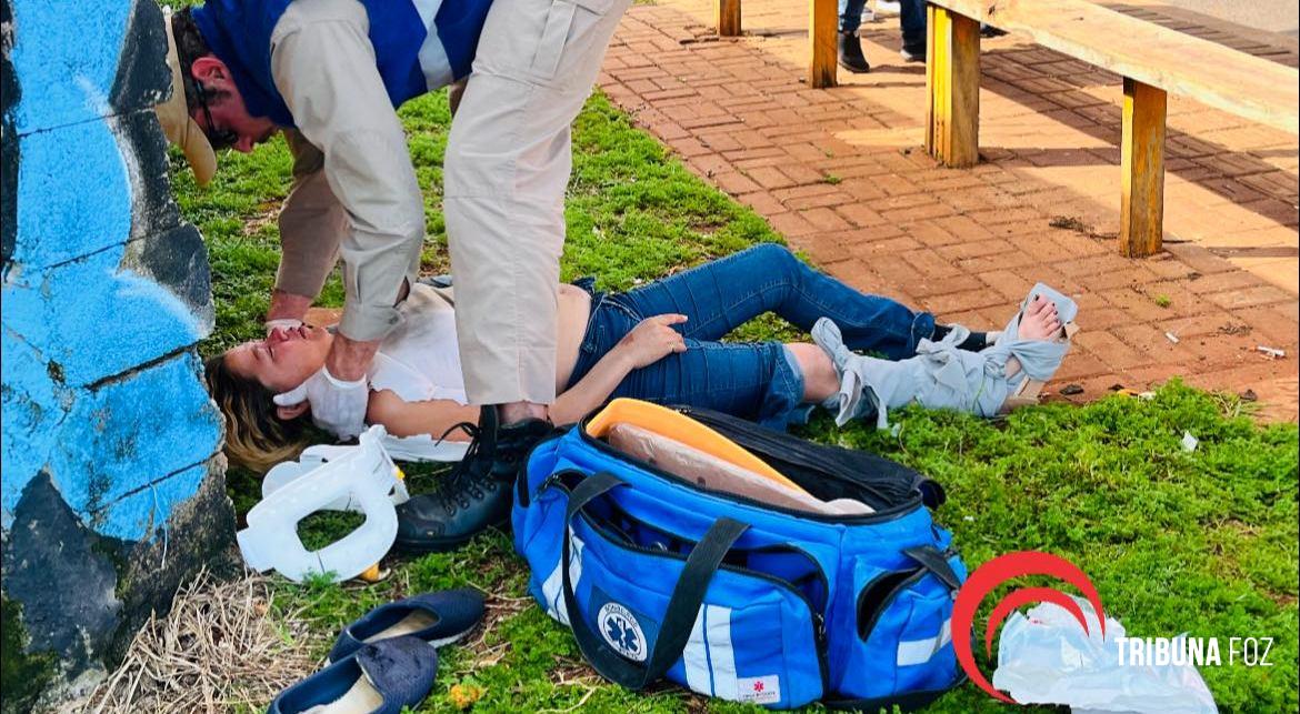 Mãe e filha ficam feridas após queda de motocicleta na Av. Andradina