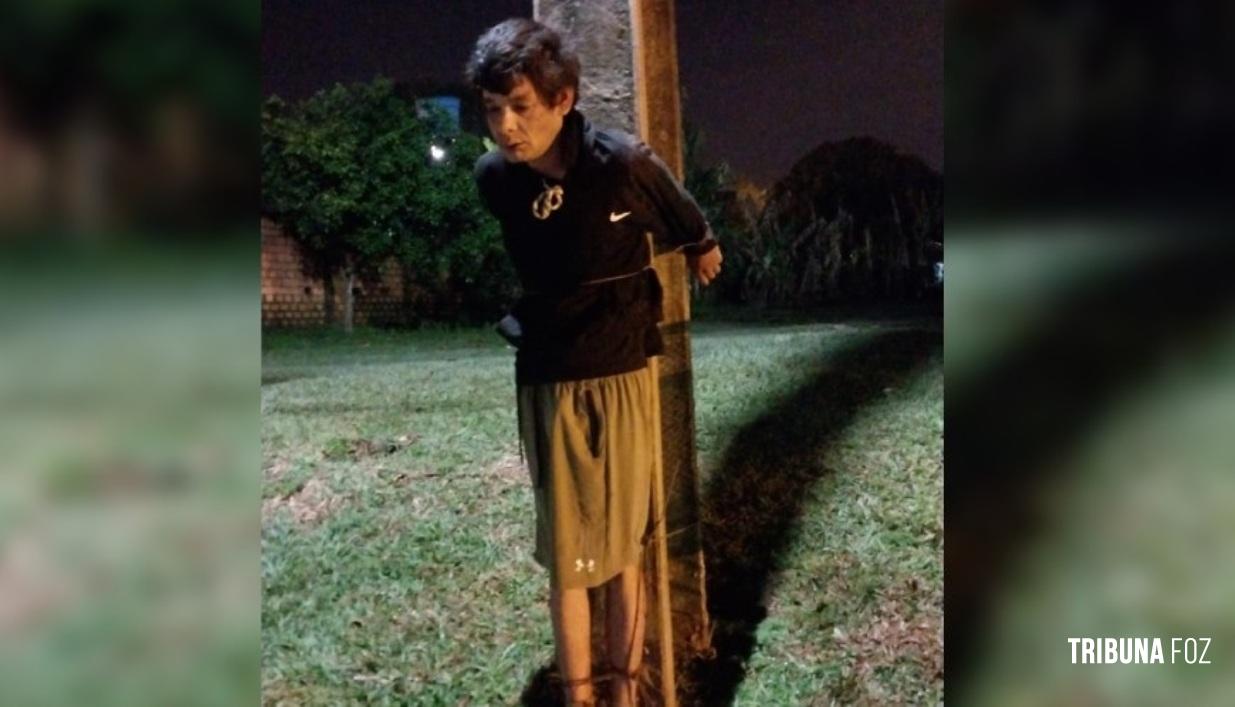 Moradores educam ladrão e o amarram em poste até a chegada da Policia