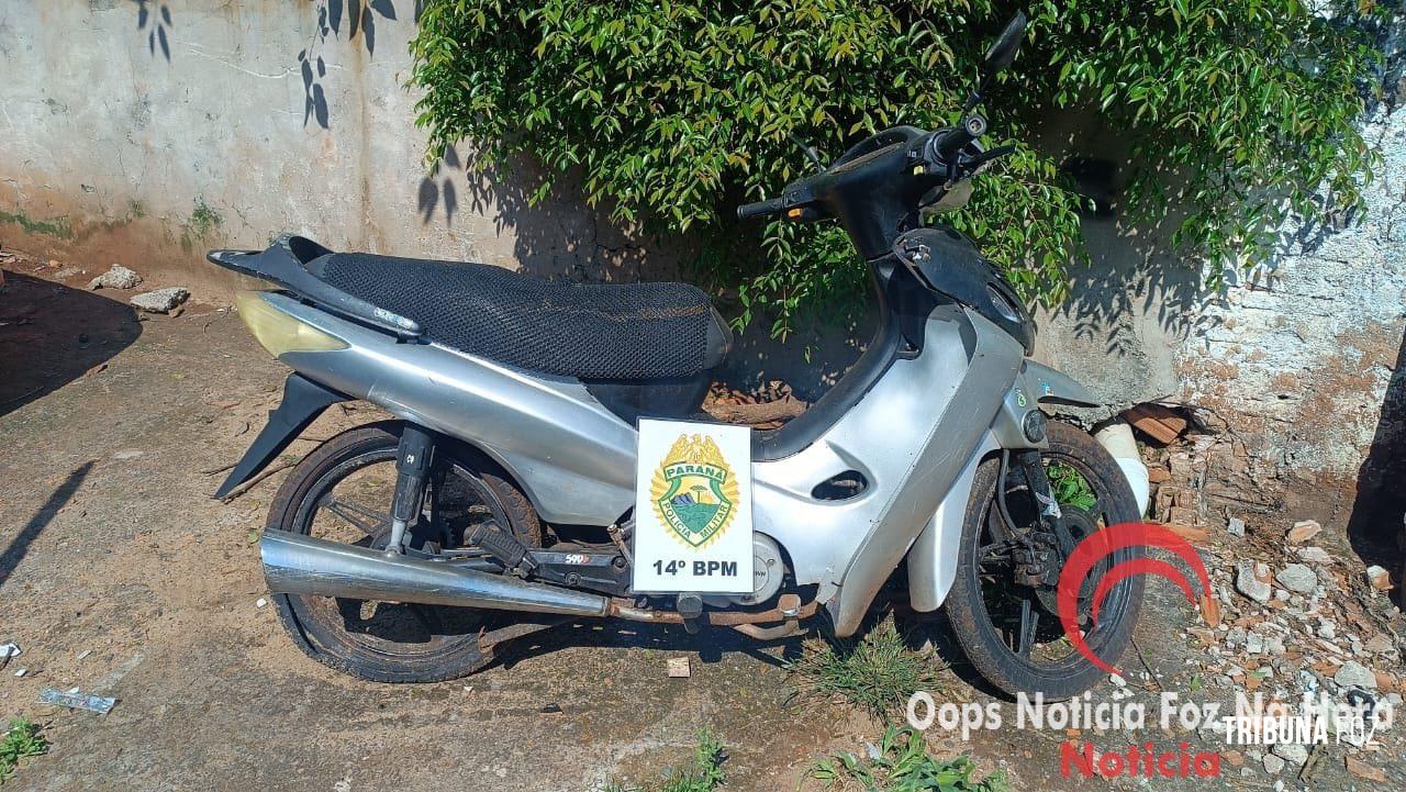 Motocicleta furtada é recuperada pelo Pelotão de CHOQUE na "Favela do Bolo" Motocicleta furtada é recuperada pelo Pelotão de CHOQUE na "Favela do Bolo"