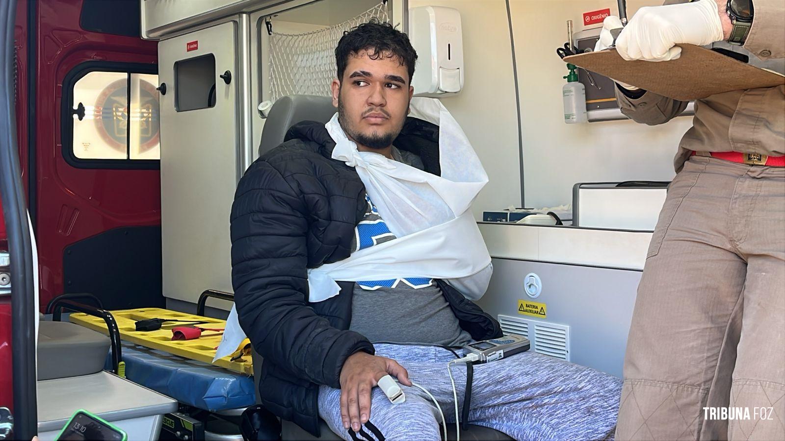 Motociclista é socorrido após colisão na Av. República Argentina