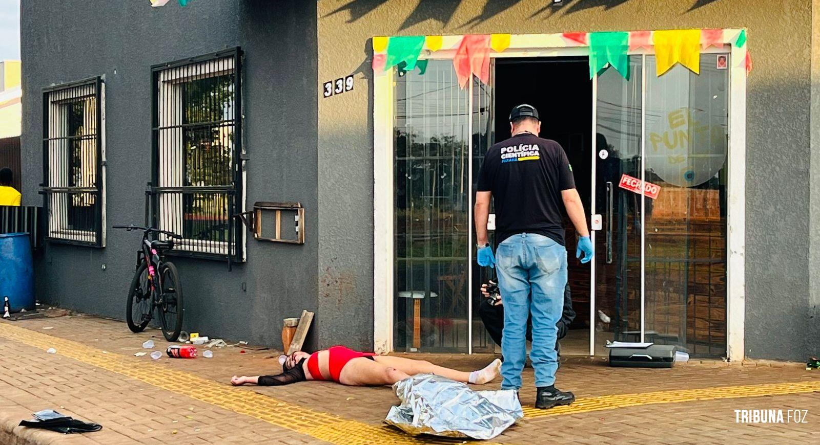 Mulher é assassinada com tiro na cabeça durante festa no Jardim Universitário Mulher é assassinada com tiro na cabeça durante festa no Jardim Universitário