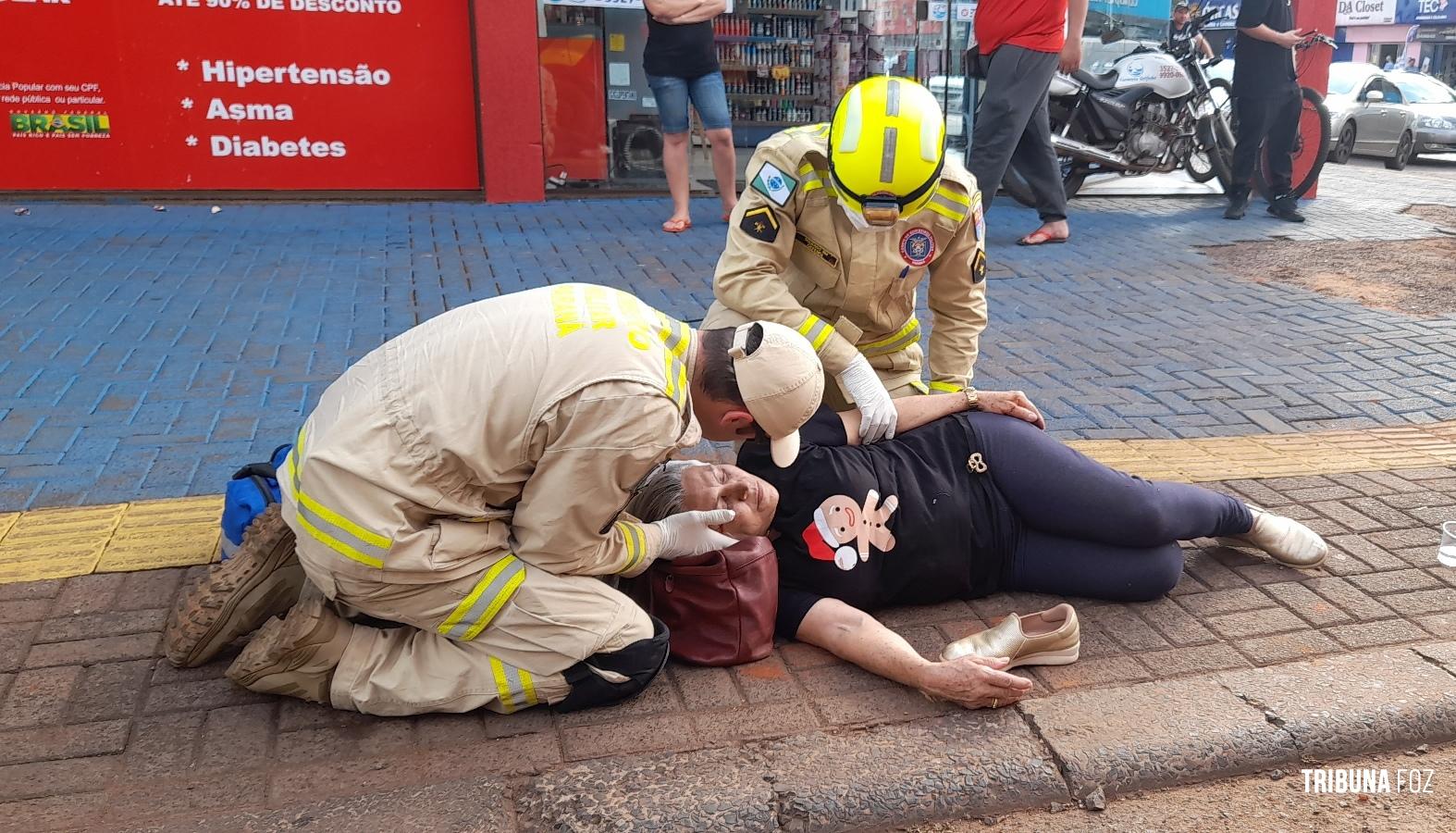 Pedestre é atropelada por moto no Porto Meira