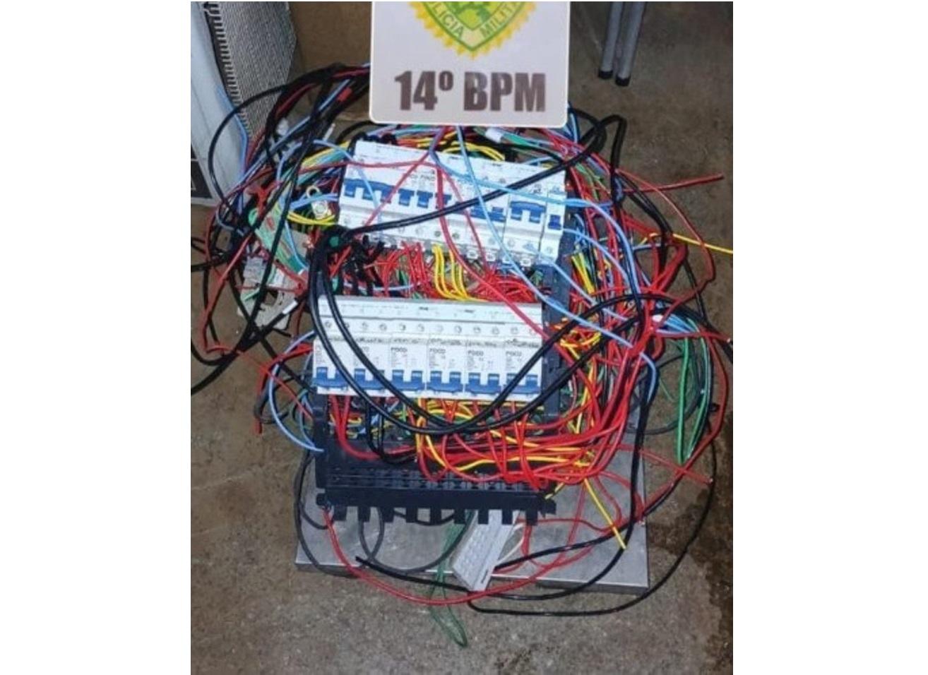 PM prende autor de furto de cabos de rede em flagrante em Foz do Iguaçu 