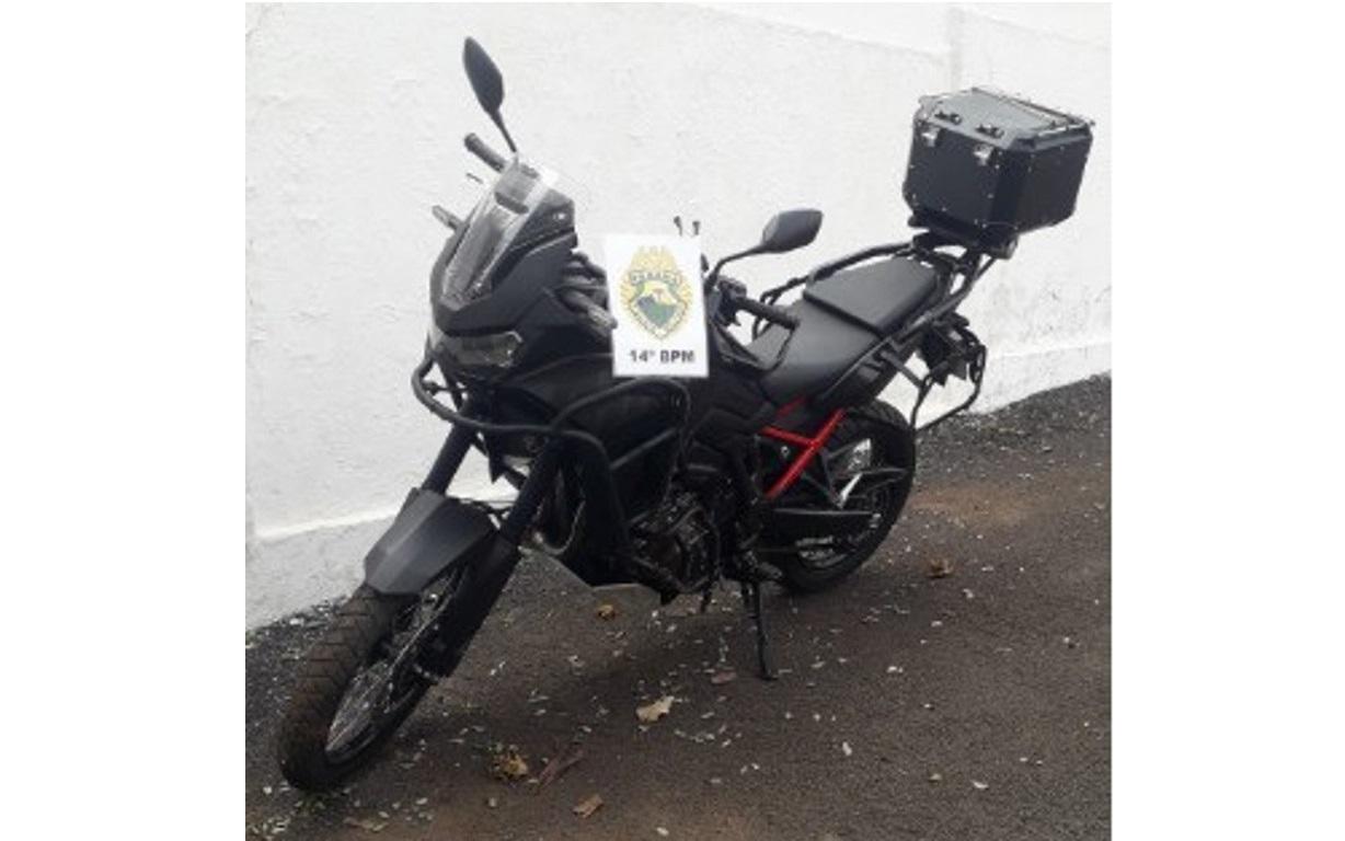 Polícia Militar recupera motocicleta furtada escondida em área de mata próximo ao Rio Paraná