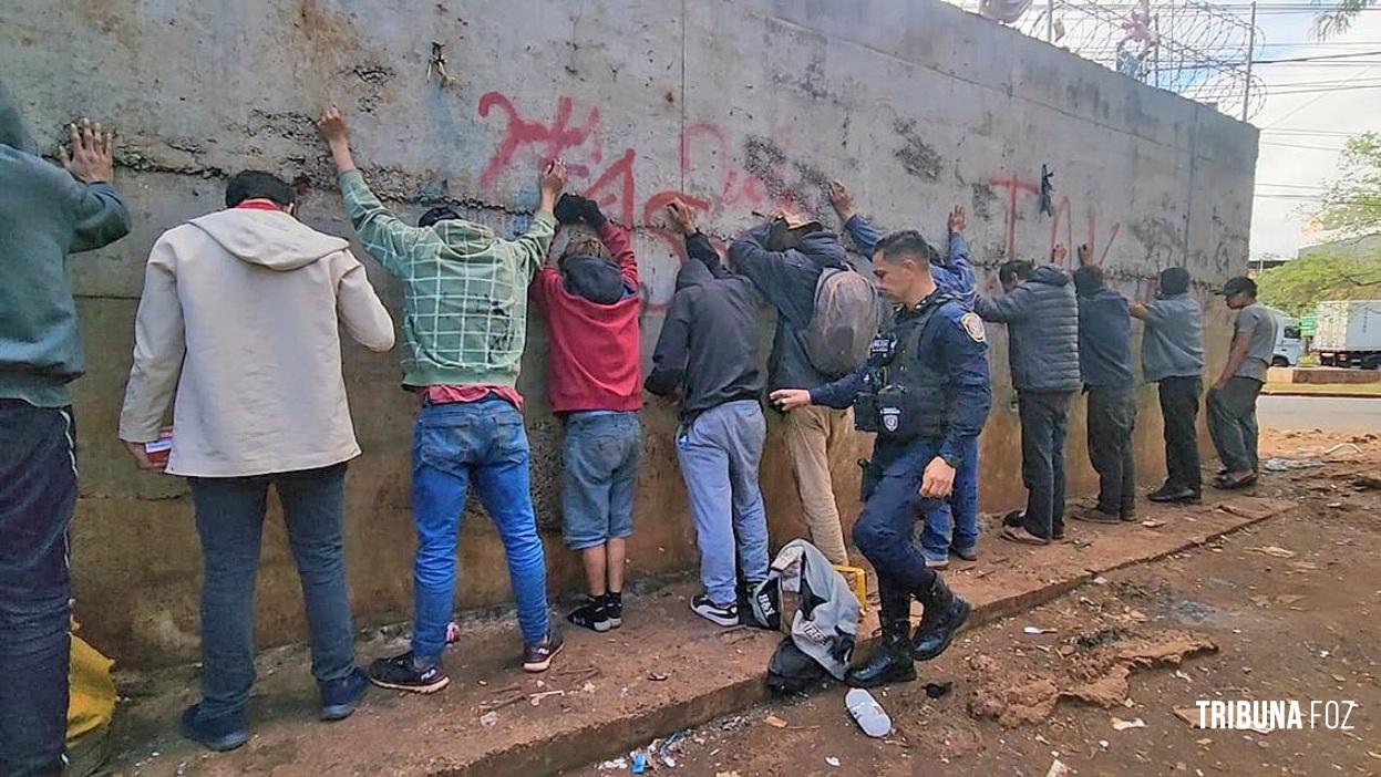 Policia Nacional do Paraguai realiza operação de segurança no centro de Ciudad Del Este Policia Nacional do Paraguai realiza operação de segurança no centro de Ciudad Del Este