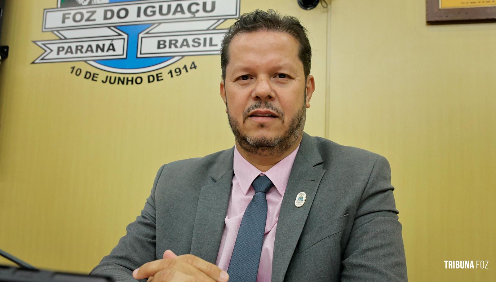 Presidente da Câmara pretende dar mais de R$ 6 mil de gratificação por mês ao seu antigo sócio
