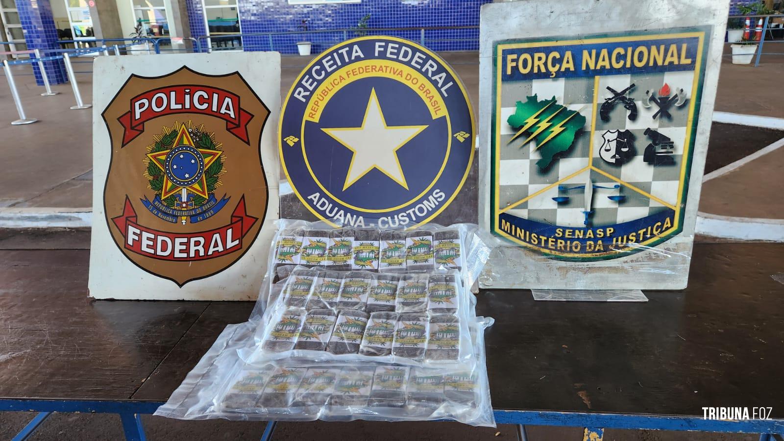 Receita Federal apreende 4,3 Kg de maconha ocultos em fundo falso na Ponte da Amizade Receita Federal apreende 4,3 Kg de maconha ocultos em fundo falso na Ponte da Amizade