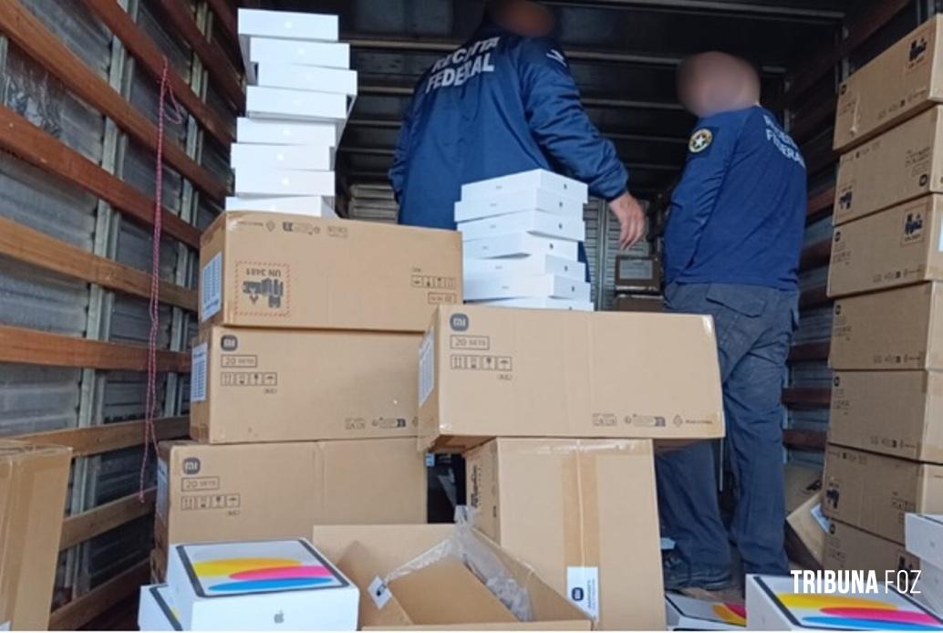 Receita pega R$ 550 mil em celulares escondidos em caminhão na Ponte da Amizade Receita pega R$ 550 mil em celulares escondidos em caminhão na Ponte da Amizade