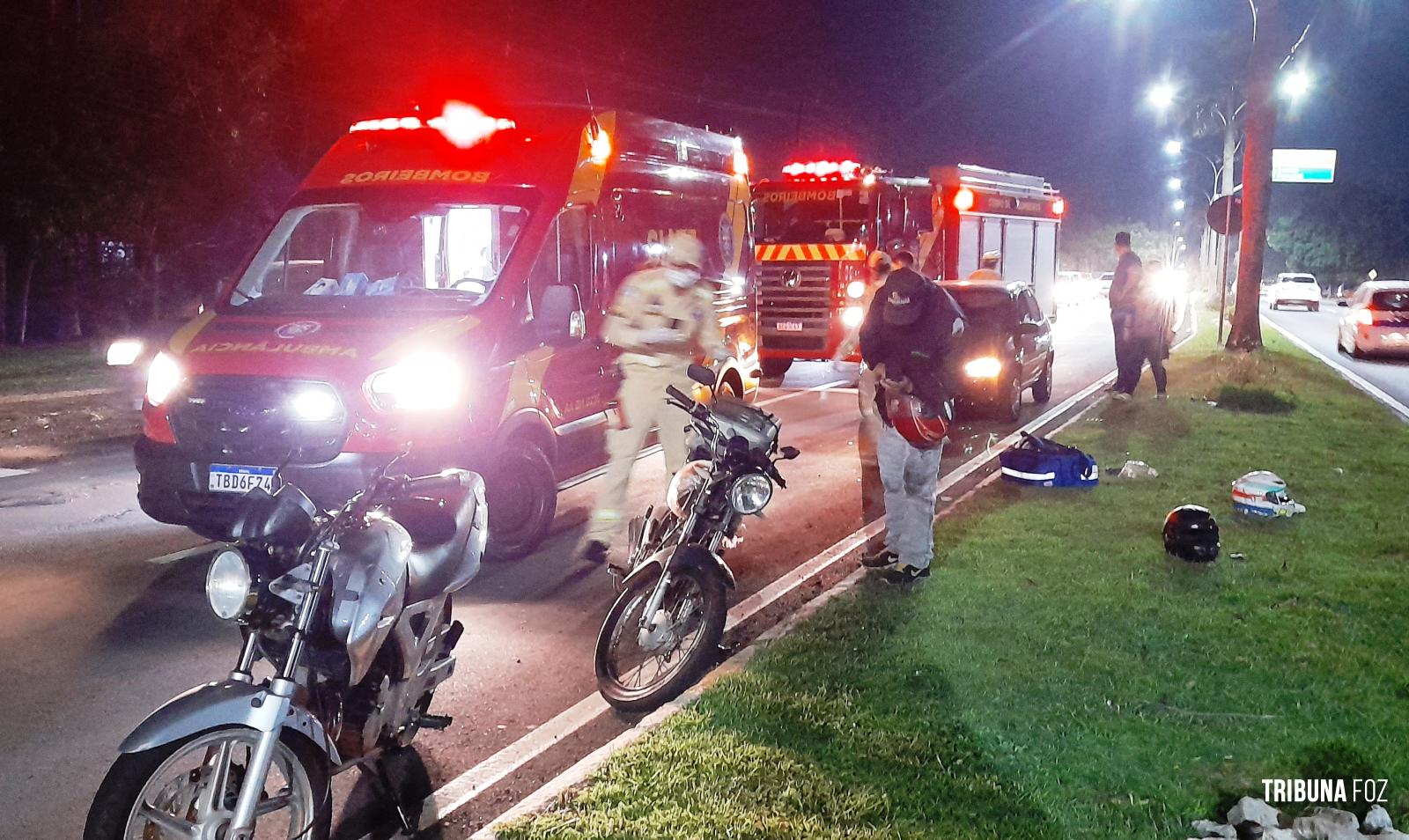 Siate socorre duas vítimas após colisão traseira entre duas motos na Av. das Cataratas Siate socorre duas vítimas após colisão traseira entre duas motos na Av. das Cataratas