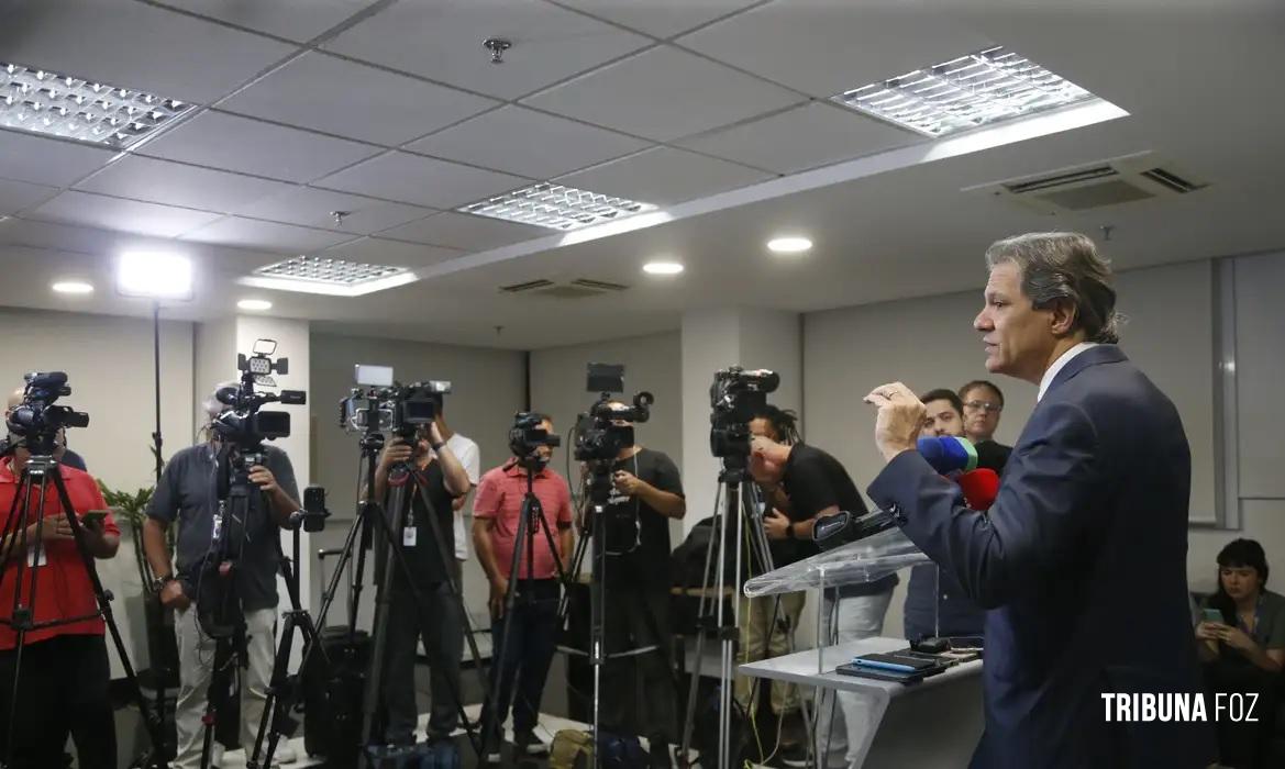 Tesouro dos EUA procura Haddad para agendar reunião sobre tarifaço Tesouro dos EUA procura Haddad para agendar reunião sobre tarifaço