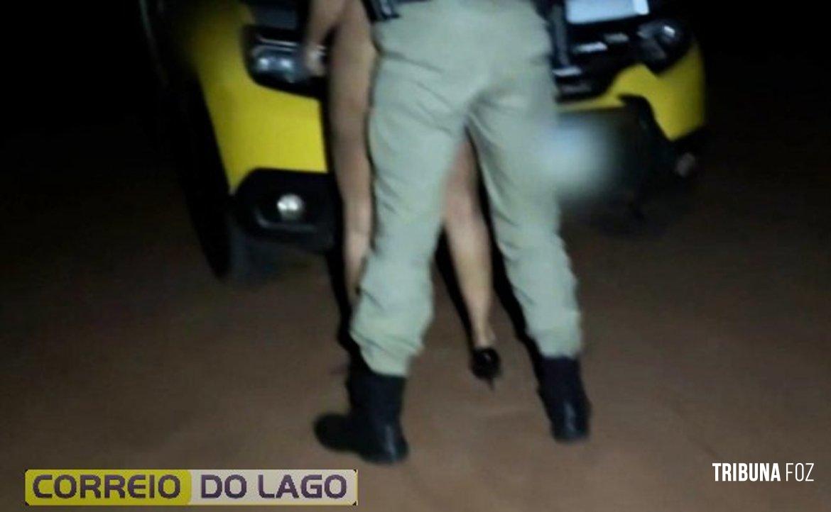 Vídeo mostra PM em ato sexual no capô da viatura