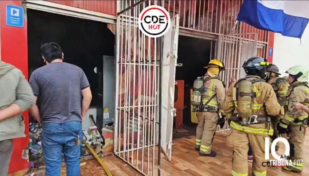 Bombeiros interveem em incêndio a supermercado no Km 10 de Ciudad Del Este