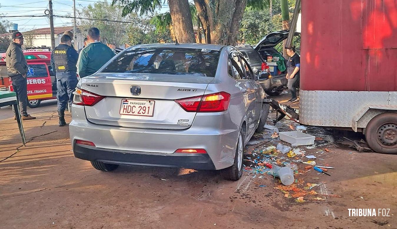 Condutor é preso após atropelar uma mulher e depois colidir contra um trailer e uma arvore em Presidente Franco Condutor é preso após atropelar uma mulher e depois colidir contra um trailer e uma arvore em Presidente Franco