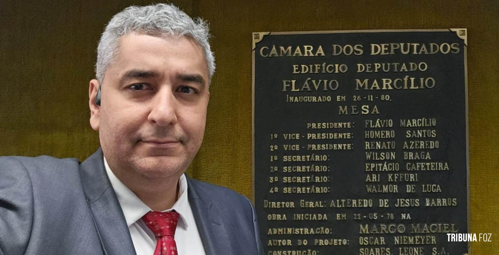 Fernando Duso do PT trabalha em Brasília com salário de R$ 1.584,10 por mês Fernando Duso do PT trabalha em Brasília com salário de R$ 1.584,10 por mês