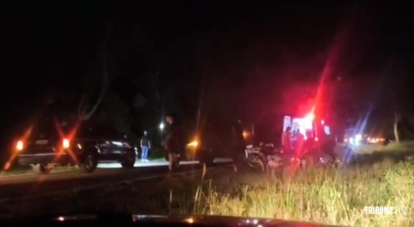 Grave acidente entre carro e motocicleta deixa feridos na PR-495 Grave acidente entre carro e motocicleta deixa feridos na PR-495