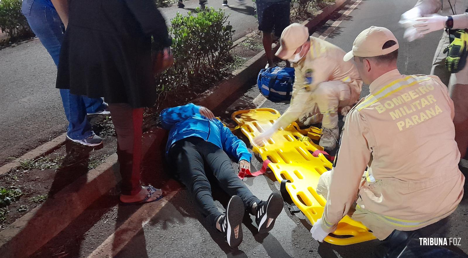 Idosa atravessa a via sem olhar e é atropelada por moto na Av. General Meira