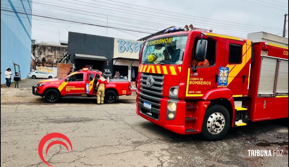 Incêndio atinge apartamento na Vila Portes e mobiliza o Corpo de Bombeiros de Foz do Iguaçu Incêndio atinge apartamento na Vila Portes e mobiliza o Corpo de Bombeiros de Foz do Iguaçu