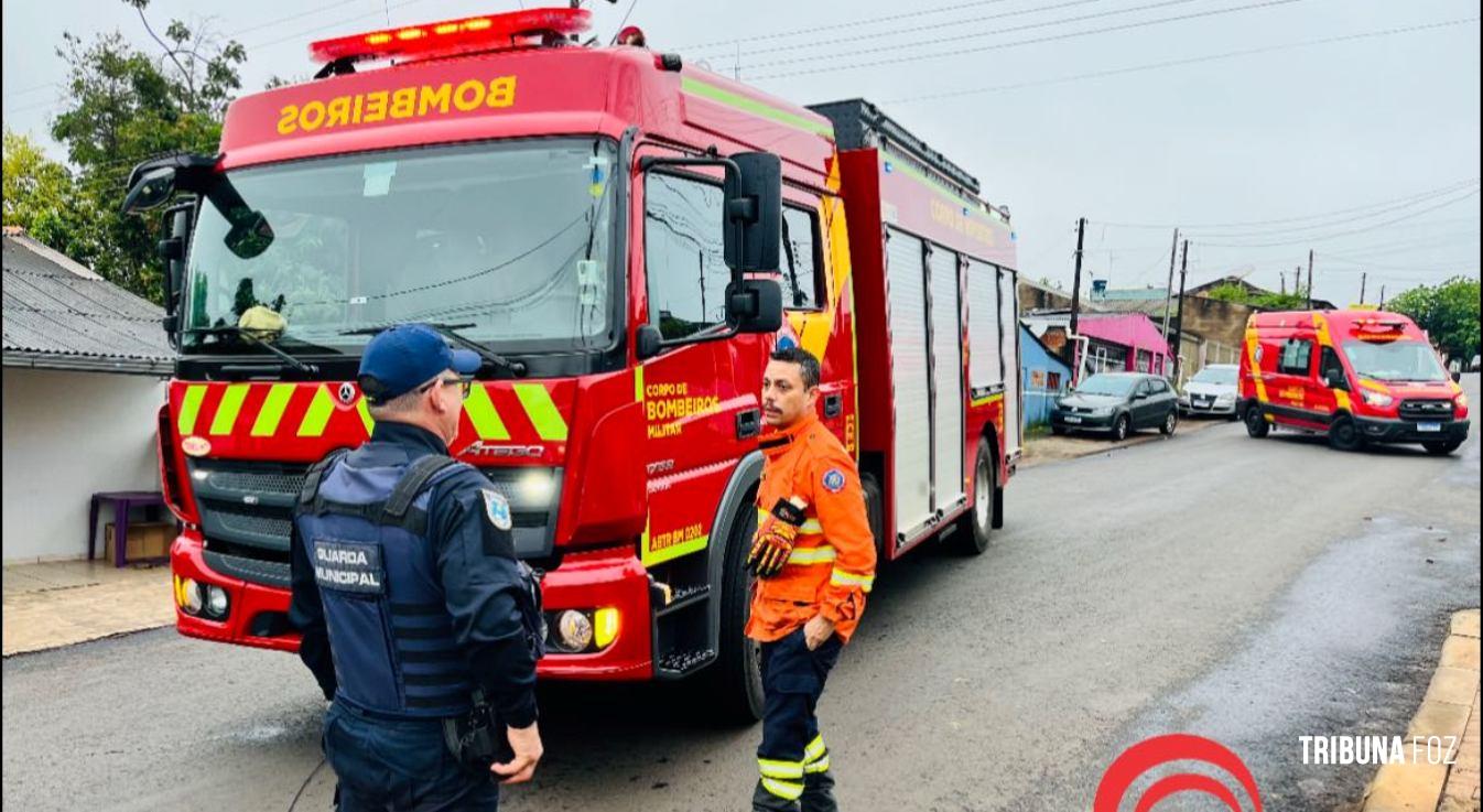 Incêndio e rompimento de fios de alta tensão assustam moradores na Vila Miranda Incêndio e rompimento de fios de alta tensão assustam moradores na Vila Miranda