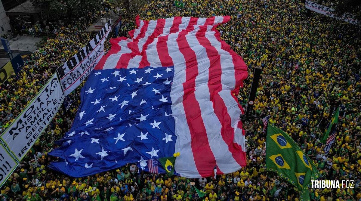 Malafaia se diz indignado com bandeira dos EUA em ato na Paulista, mas Eduardo Bolsonaro elogia