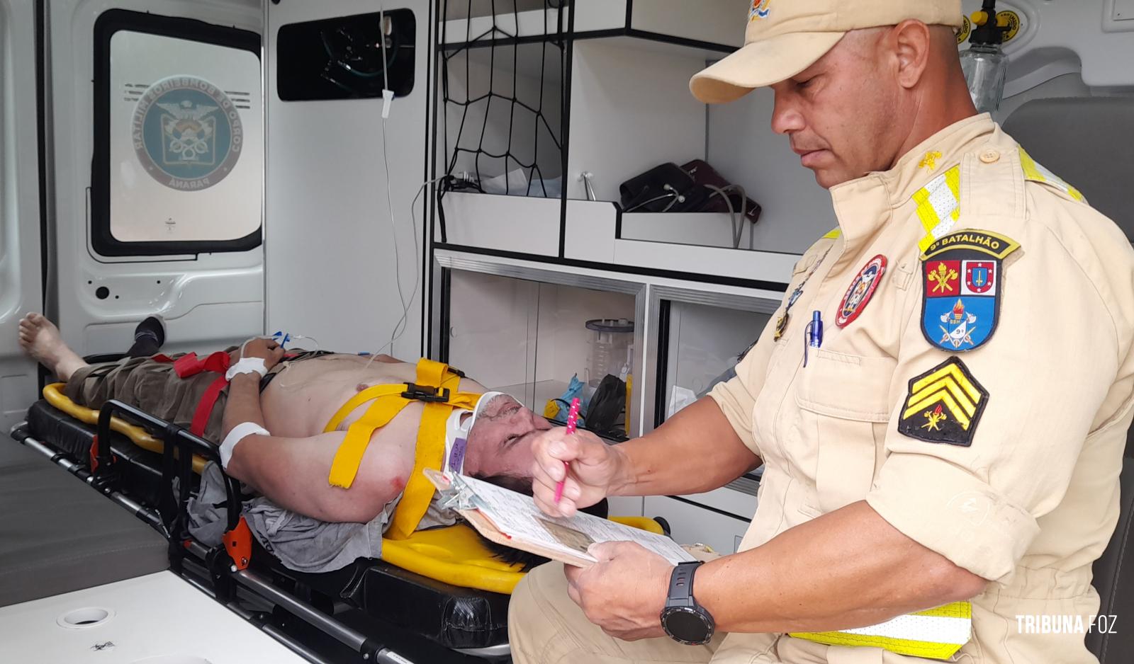 Motociclista é socorrido pelo Siate após colisão na Vila Maracanã Motociclista é socorrido pelo Siate após colisão na Vila Maracanã