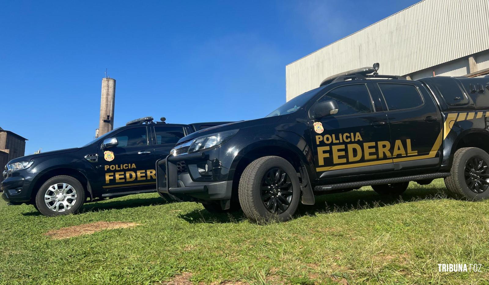 Policia Federal, Policia Militar e Receita Federal apreendem veículo com produtos contrabandeados na Vila Carimã Policia Federal, Policia Militar e Receita Federal apreendem veículo com produtos contrabandeados na Vila Carimã