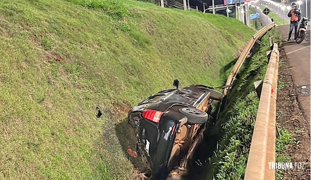 Veiculo tomba as margens da rodovia no Km 7 de Ciudad Del Este