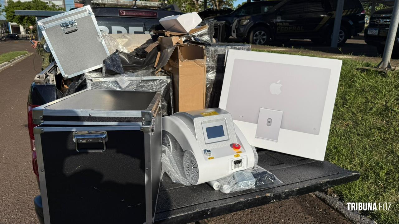 Ação conjunta PF e PM apreende eletrônicos e arma de fogo em Foz do Iguaçu