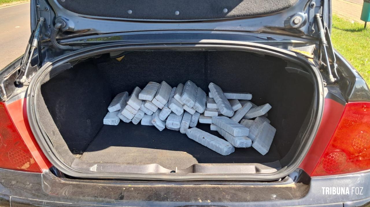 FICCO/PR: Ação conjunta resulta na prisão de duas pessoas e a apreensão de 30 Kg de maconha em Foz do Iguaçu FICCO/PR: Ação conjunta resulta na prisão de duas pessoas e a apreensão de 30 Kg de maconha em Foz do Iguaçu