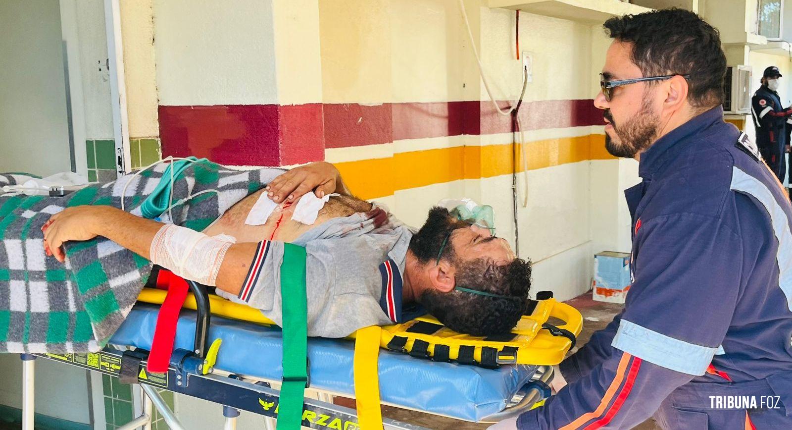 Homem é baleado no peito e socorrido em estado grave no Bairro 1º de Maio Homem é baleado no peito e socorrido em estado grave no Bairro 1º de Maio