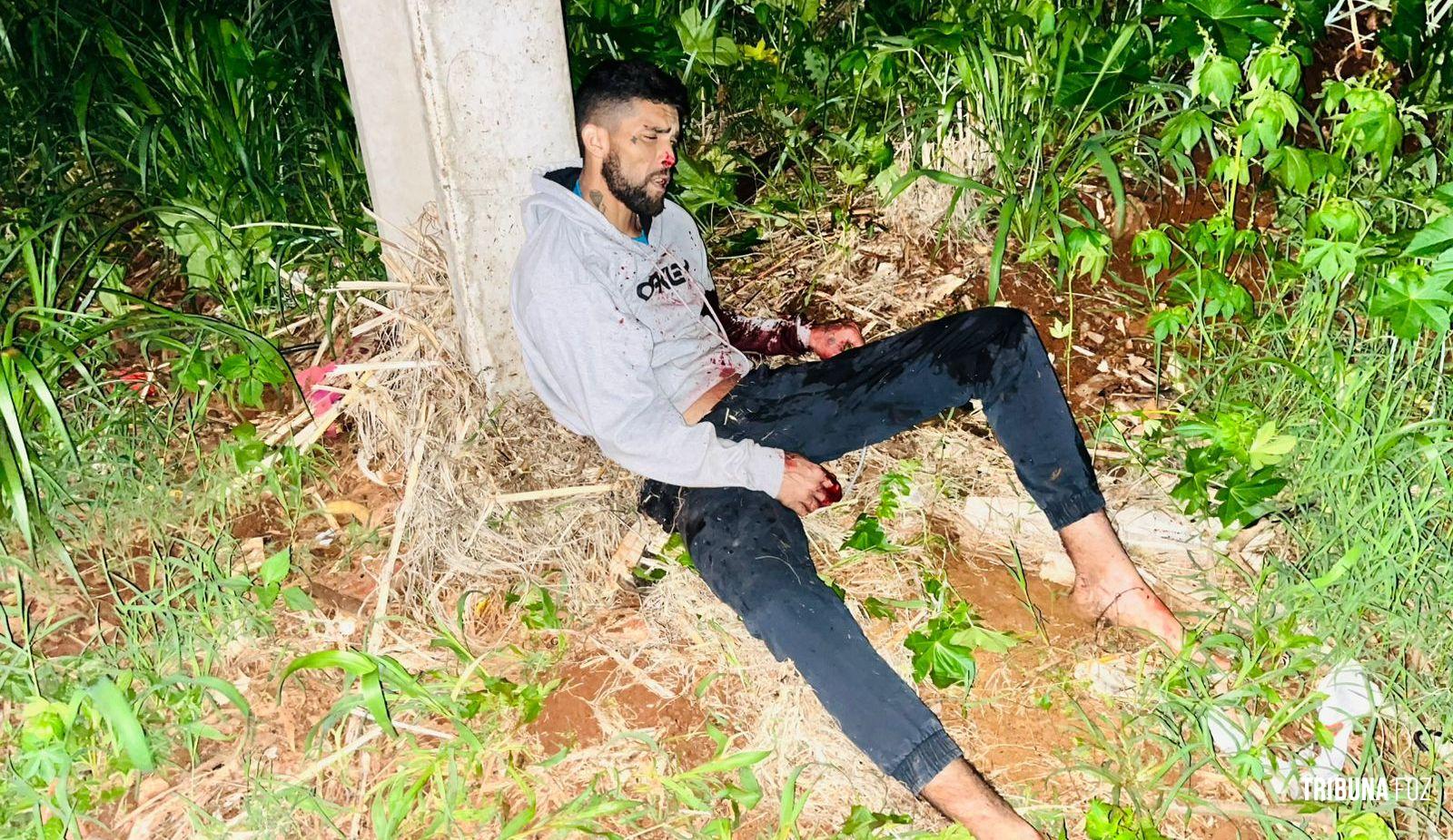Homem é espancado, baleado e socorrido pelo Siate em estado grave no Bairro Três Lagoas Homem é espancado, baleado e socorrido pelo Siate em estado grave no Bairro Três Lagoas