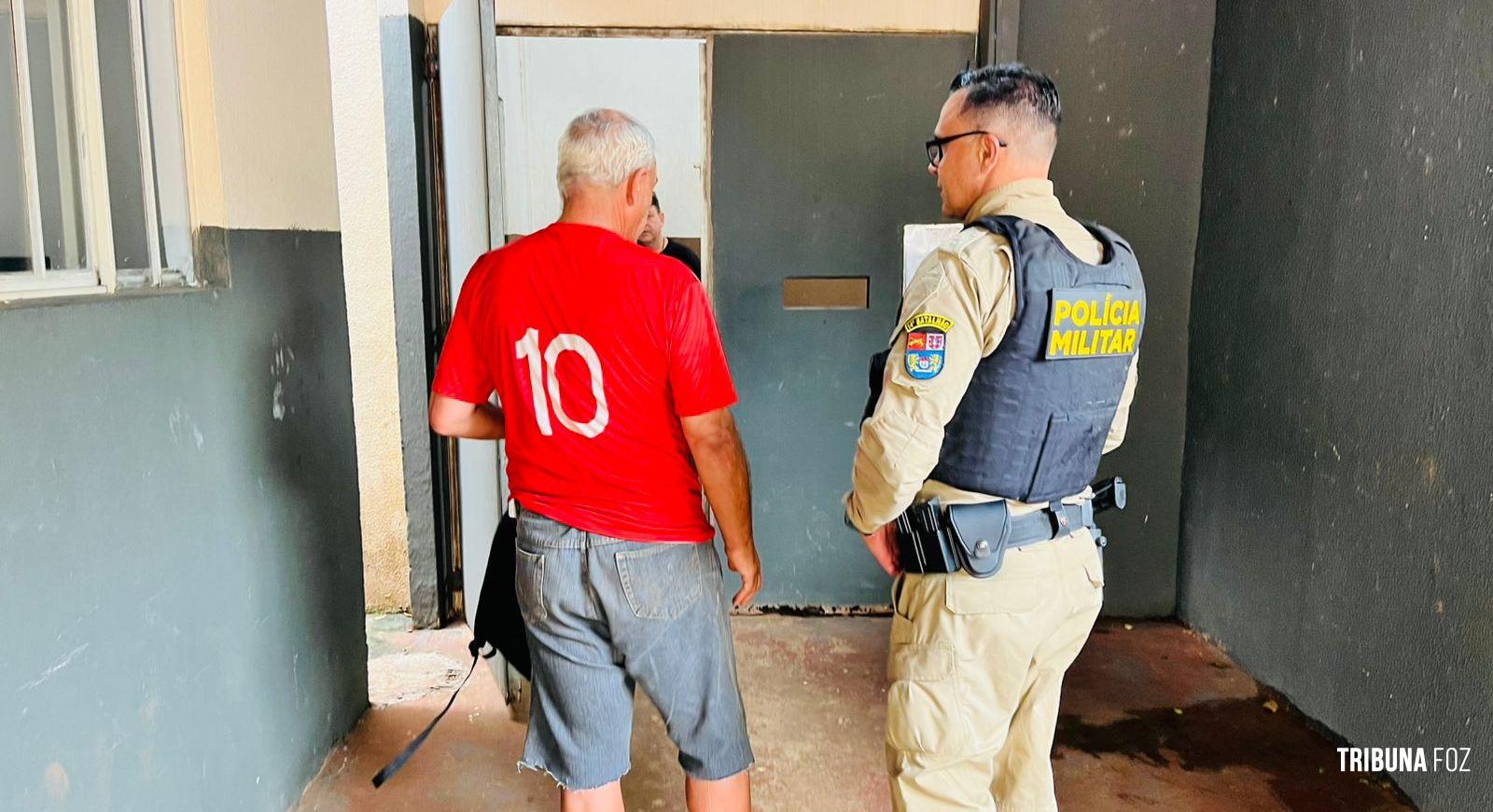 Homem joga cachorrinha no rio e acaba preso em flagrante pela Policia Militar Homem joga cachorrinha no rio e acaba preso em flagrante pela Policia Militar