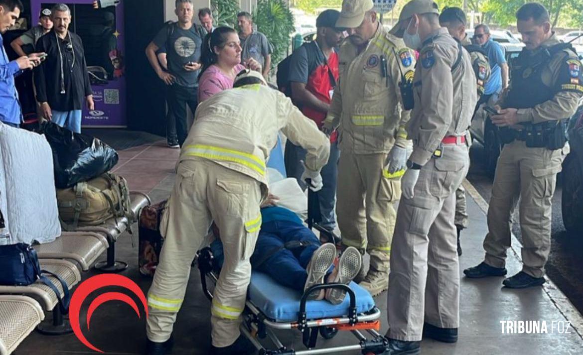 Idosa é agredida e sofre ferimentos na Rodoviária de Foz do Iguaçu Idosa é agredida e sofre ferimentos na Rodoviária de Foz do Iguaçu